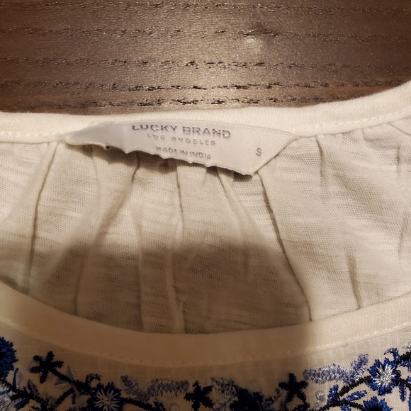 Lucky Brand smocked T-shirt, white/blue embroidery size Small - Picture 4 of 10